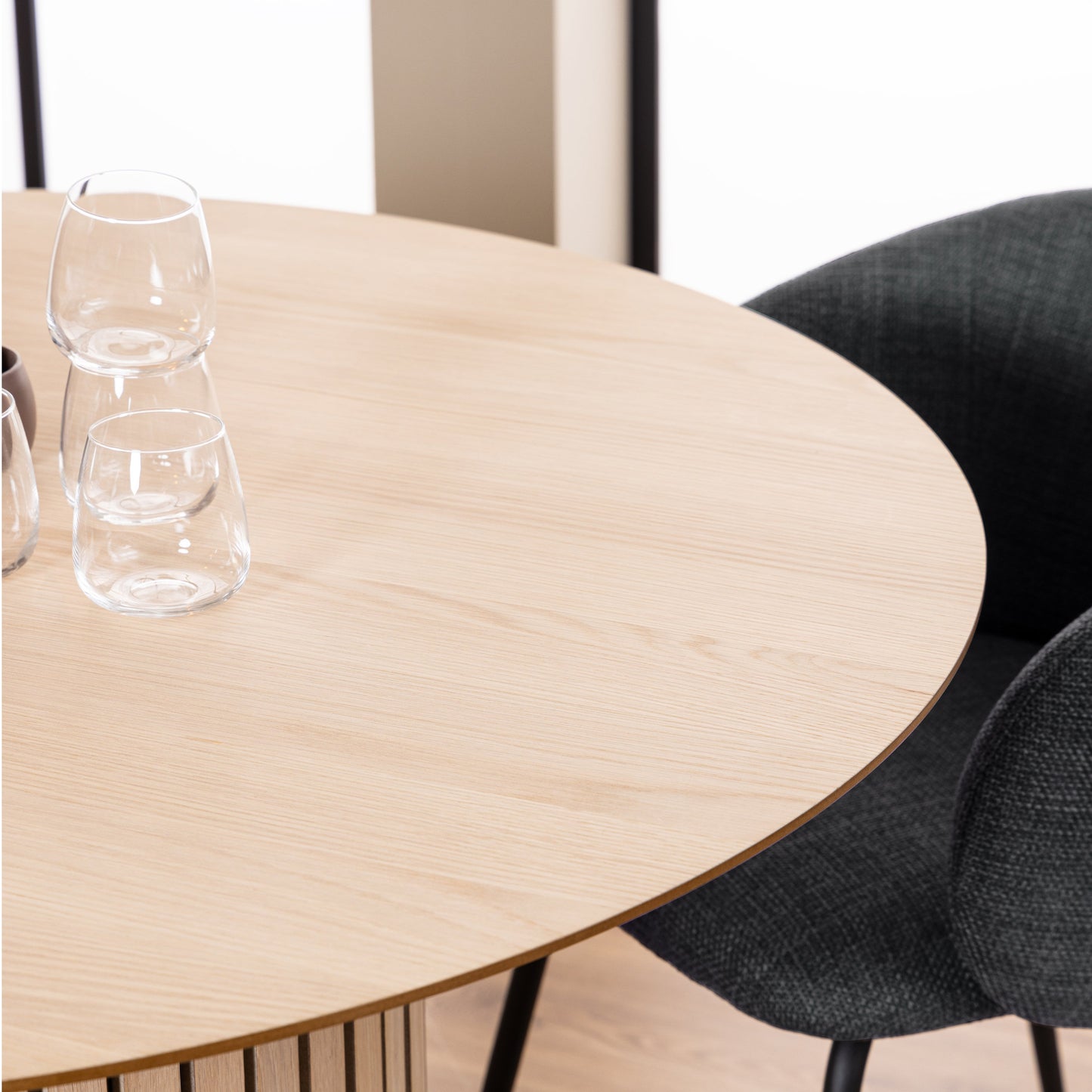 Cote | Furniture Linley 4 Seater Dining Table, Round - White Oak Linley, Dining Tables 90AH000023076